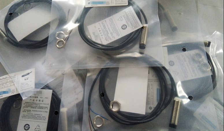 施耐德传感器XUMH03353L10正品批发现货，包邮 